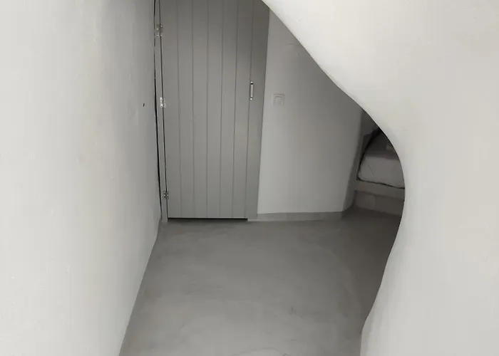 Cycladic Center Economy ثيرا